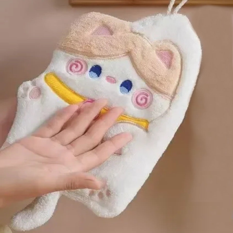 une essuie-main en forme de chat hyper kawaii avec ses joues roses. En coloris beige et blanc, il est ultra doux. Pratique pour les petits travaux ménagers.