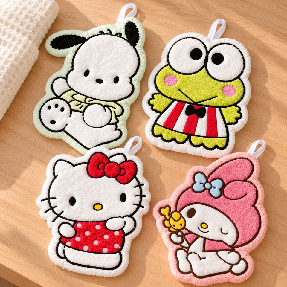 Essuie-mains kawaii Sanrio avec Pochacco, Keroppi, Hello Kitty et My Melody, posés à plat sur une table en bois clair.