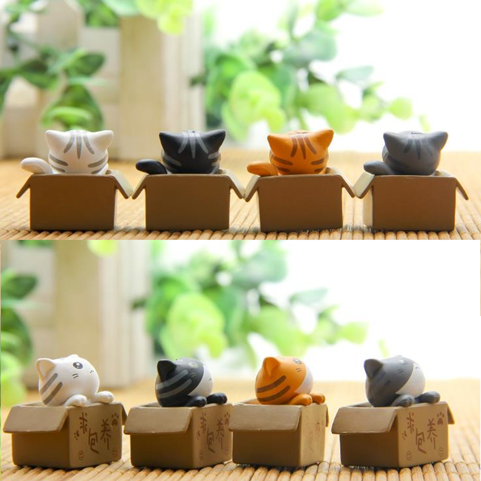 des figurines de chat bien lovés dans leur boite en carton : gris, noir, blanc ou roux, ils sont adorables. Parfait pour décorer une pièce avec style et mignonnerie