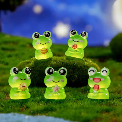 des figurines phosphorescentes en forme de grenouille vert avec de grands yeux expressifs et un design ultra
kawaii 