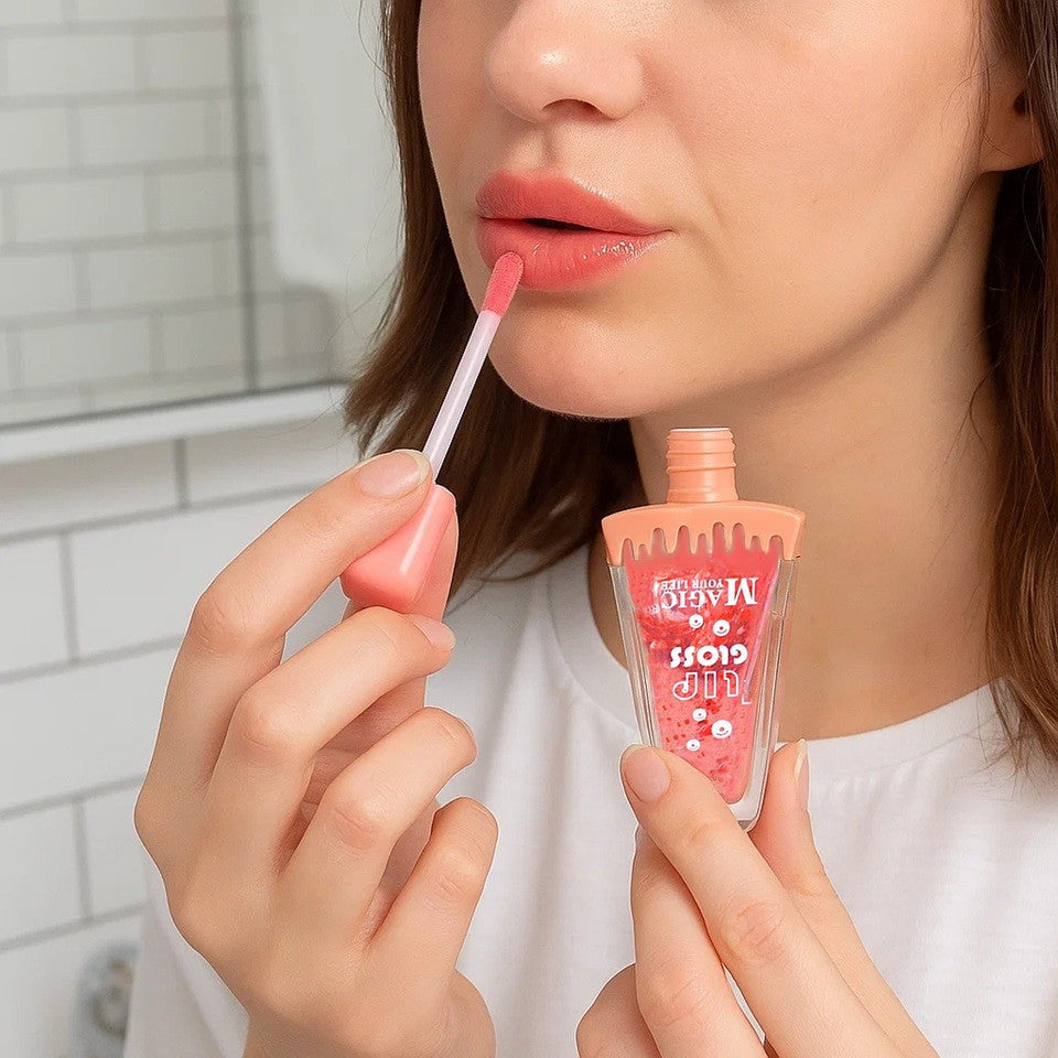 des gloss parfumé en forme de part de pastèque hyper mignon ! A l'intérieur du gloss, il y a des paillettes pour un effet encore plus brillant !