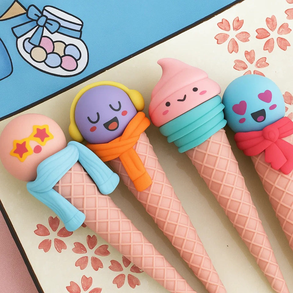 des gommes au look kawaii et super mignon. Les boules de glaces se transforment en personnage kawaii avec des expressions et écharpe comme si elles avaient froid. Le design est kawaii à souhait.