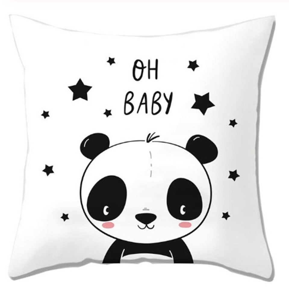 une housse de coussin au motif d'un adorable petit panda. Idéal pour une chambre d'enfant