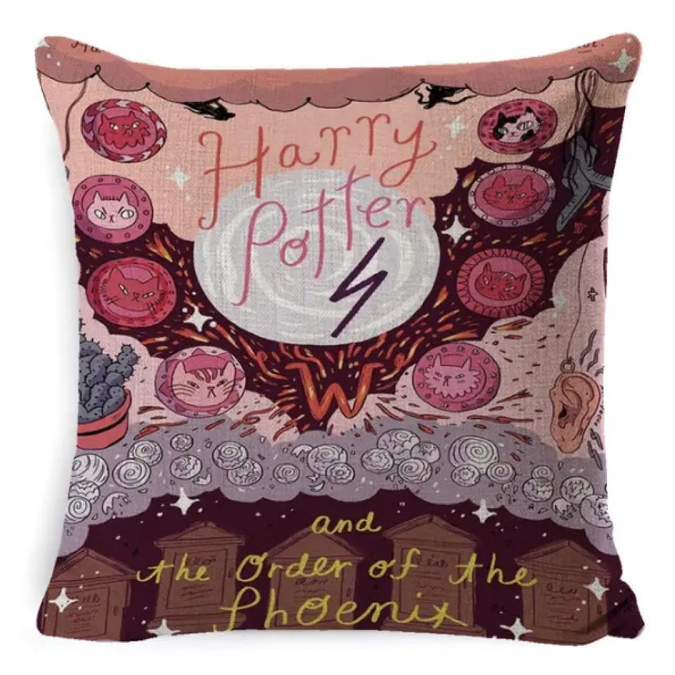 une housse de coussin inspiré de Harry Potter et du volet L'ordre du phoenix. On y retrouve des détails iconiques de cet épisode.