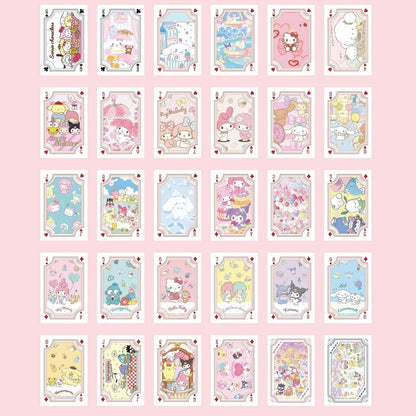 un jeu de 54 cartes à jouer illustré des personnages De Sanrio : Kuromi, My Melody, Cinnamoroll et tous leurs amis.
Parfaites pour passer un agréable moment en famille ou entre amis dans la douceur !