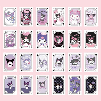 un jeu de 54 cartes à jouer illustré des personnages De Sanrio : Kuromi, My Melody, Cinnamoroll et tous leurs amis.
Parfaites pour passer un agréable moment en famille ou entre amis dans la douceur !