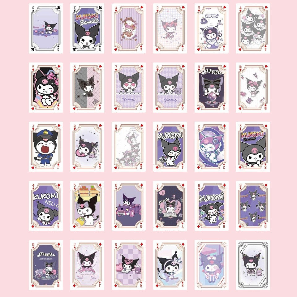 un jeu de 54 cartes à jouer illustré des personnages De Sanrio : Kuromi, My Melody, Cinnamoroll et tous leurs amis.
Parfaites pour passer un agréable moment en famille ou entre amis dans la douceur !