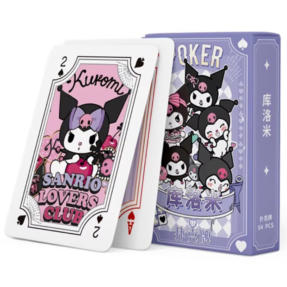 un jeu de 54 cartes à jouer illustré des personnages De Sanrio : Kuromi, My Melody, Cinnamoroll et tous leurs amis.
Parfaites pour passer un agréable moment en famille ou entre amis dans la douceur !