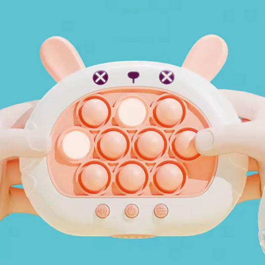 un jeu puzzle pop en forme de lapin hyper mignon. Les lumières s'allument et vous devez appuyer dessus. Hyper ludique et amusant !