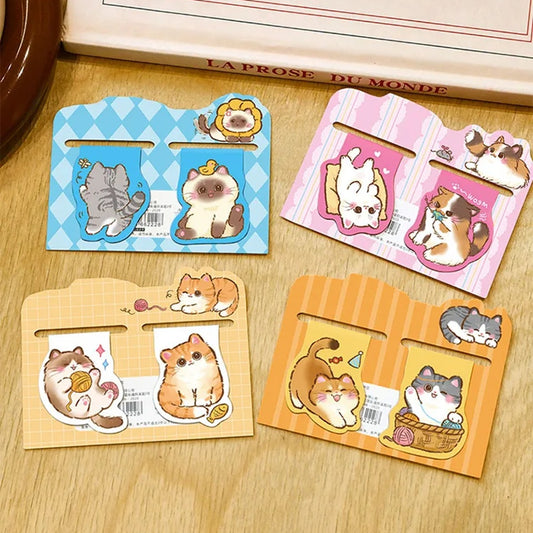 Quatre lots de 2 marque-pages aimantés en forme de chats gris, brun, calico, roux, hyper mignons dans des poses et scénettes amusantes et adorables. Ils égayent la papeterie avec leur expression trop mignonnes.