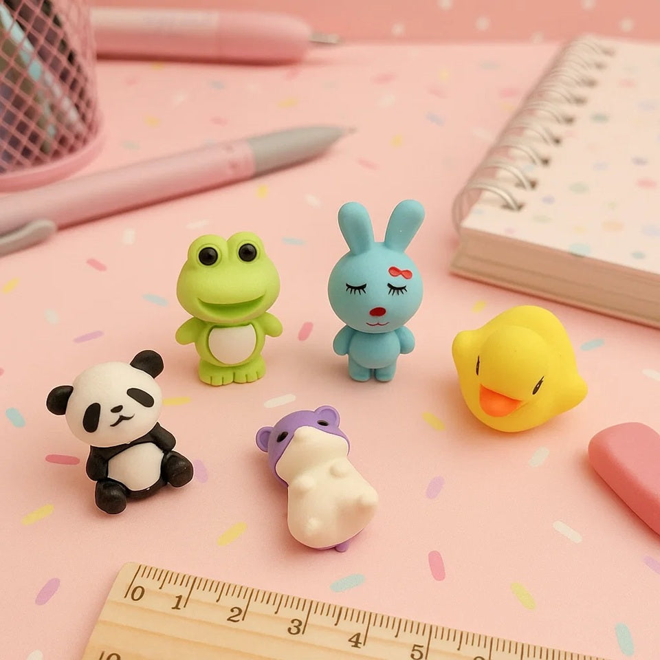 un lot de 5 gommes en forme d'animaux trop mignons : panda, hamster, grenouille, lapin et canard. Rigolotes et fun à utiliser, elles égayent votre bureau !