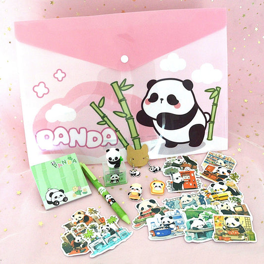 un lot kawaii sur le thème panda : papeterie, bijoux, déco. Un lot mignon rempli d'articles utiles et ludiques
