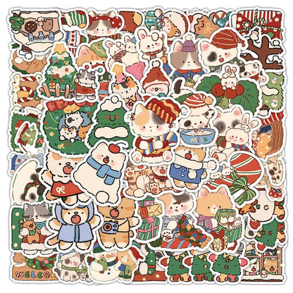 un lot de 20 stickers représentant un ou plusieurs chats autour du thème de Noël. Ils s'amusent avec les décorations de fêtes dans des scènes amusantes et rigolotes.