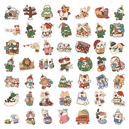 un lot de 20 stickers représentant un ou plusieurs chats autour du thème de Noël. Ils s'amusent avec les décorations de fêtes dans des scènes amusantes et rigolotes.