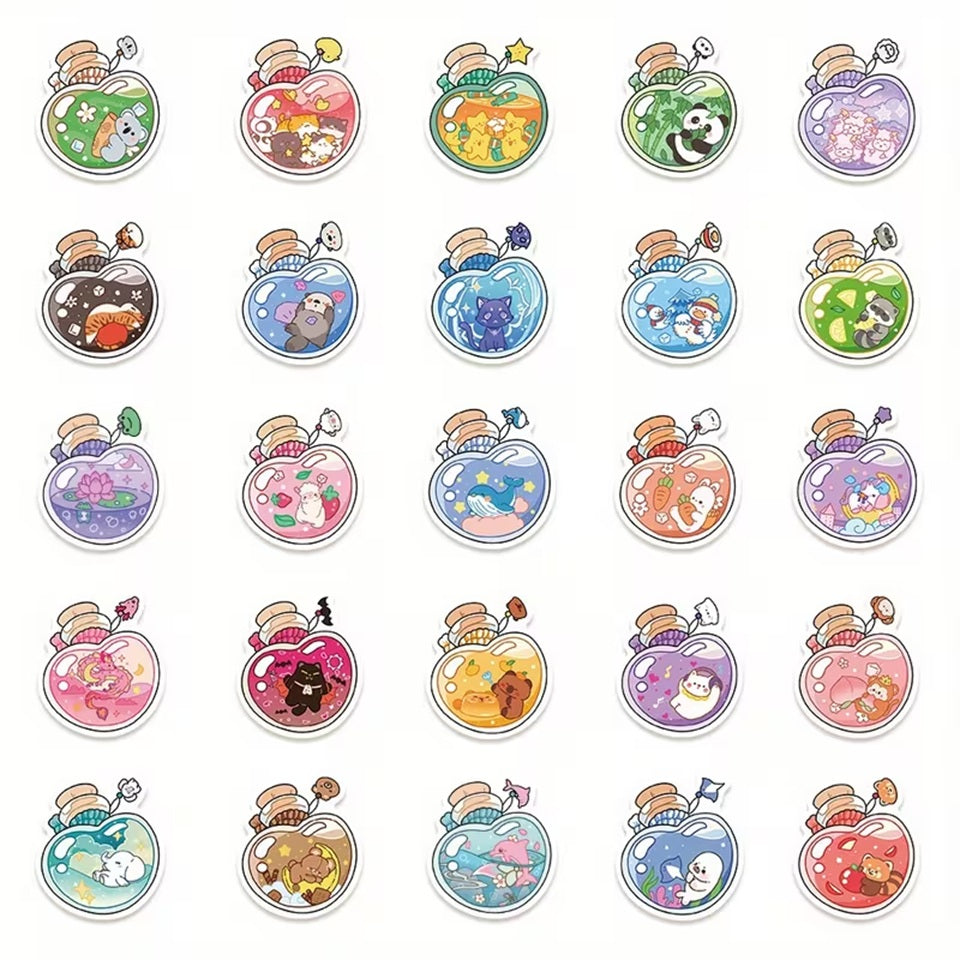 À l’intérieur de chaque petite fiole se cache un adorable animal version kawaii, installé dans son propre monde mignon et détaillé.