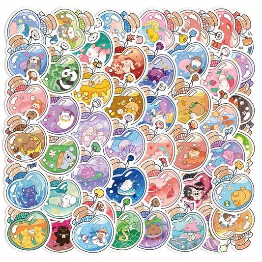 À l’intérieur de chaque petite fiole se cache un adorable animal version kawaii, installé dans son propre monde mignon et détaillé.