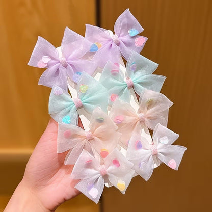 des barrettes à cheveux en organza coloré et transparent. A l'intérieur, il y a des petits coeurs colorés. Look romantique, mignon, girly !