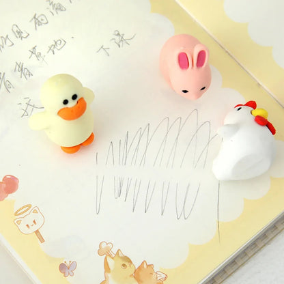 un lot de 4 gommes animaux de la ferme : poule, poussin et oeuds, lapin et canard. Formes originales et adorables