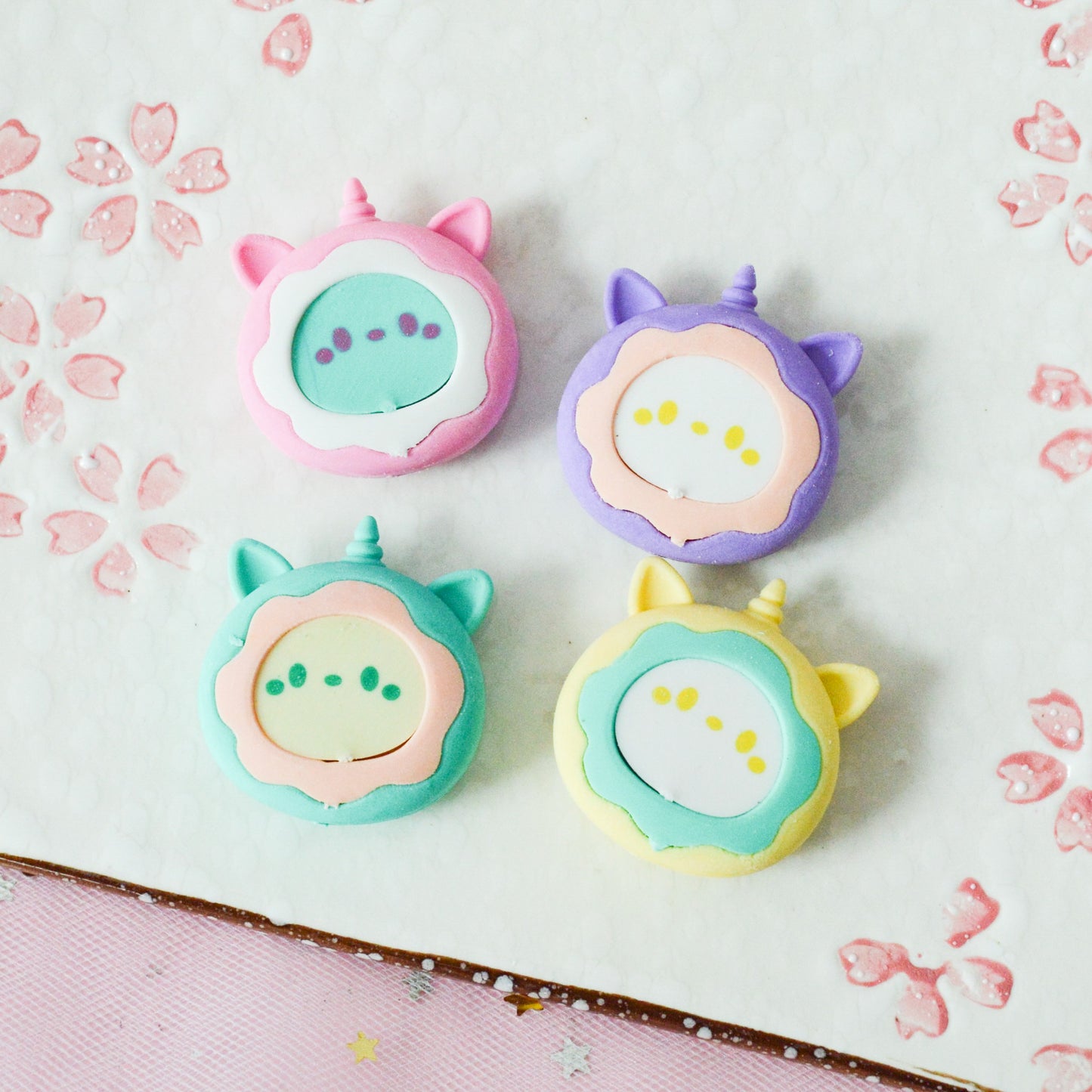 Lot de 4 gommes licorne donut