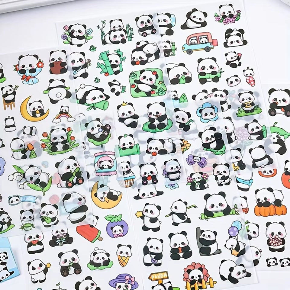 6 planches de stickers en forme de pandas super mignons et kawaii. Dans des poses et expressions différentes et variées, ils ajoutent une touche de gaieté et amusante à vos projets créatifs.