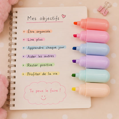 Surligneurs gélules kawaii colorés sur fond blanc, idée cadeau parfaite pour les amoureux de papeterie 🎁