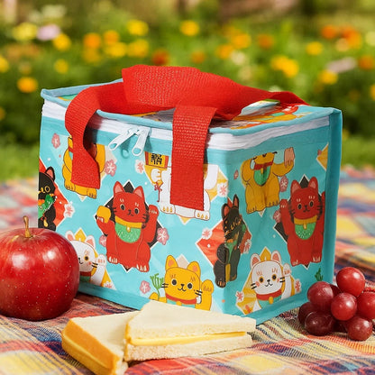 un sac repas isotherme au design de maneki neko noir jaune rouge et blanc. Idéal pour transporter repas, snacks et boissons.