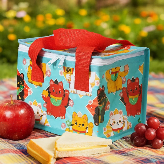 un sac repas isotherme au design de maneki neko noir jaune rouge et blanc. Idéal pour transporter repas, snacks et boissons.