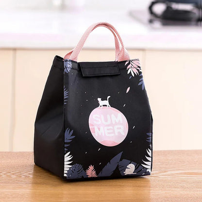 un lunch bag isotherme au design de feuilles et d'un chat. Idéal pour transporter vos repas, boisons et snacks.