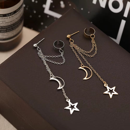 une jolie manchette et boucle d'oreilles lune et étoile en coloris doré ou argenté.  Parfaite pour un style rock et original inspiré de la galaxie.