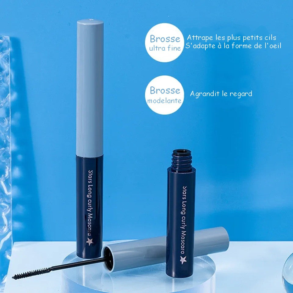 un mascara noir doté d'une mini brosse ultra fine pour attraper les plus petits cils ! Il allonge, recourbe et agrandit le regard. Il est waterproof !