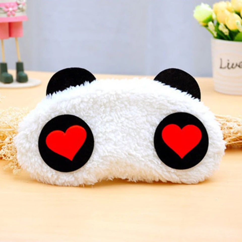 un masque de nuit panda tout doux et confortable. Il possède deux oreilles noires et des yeux rigolos ! Parfait pour une nuit de sommeil reposante.