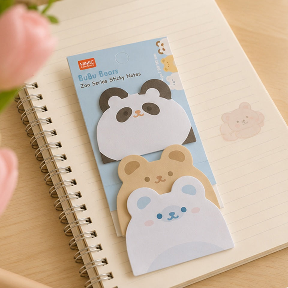 Bloc de notes adhésives kawaii BuBu Bears en forme de panda et d’oursons, présenté sur un carnet à spirale dans un décor de papeterie doux et pastel.