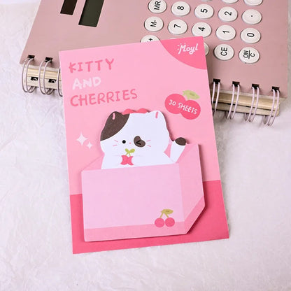 Mémo adhésif chat kawaii version fraise, chat gris adorable dans son carton rose 🍓