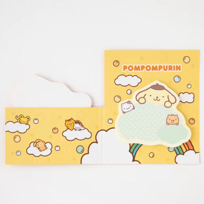 un duo de mémos adhésifs sur les personnages Sanrio: Kuromi, My Melody, Cinnamoroll, Hello Kitty et Pompompurin. Dans un petit livret décoré, deux modèles différents de mémos illustrés des personnages Sanrio.