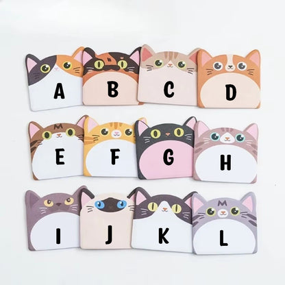 des mémos adhésifs en forme de petits chats de toutes les couleurs. Hyper mignons et pratiques pour noter les petits messages