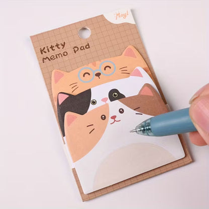 un trio de mémo adhésif composé de trois adorables chats calico, roux et blanc et noir. Très mignons pour égayer une note, un mot doux.