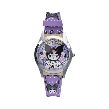 une superbe montre à quartz à l'effigie de la rebelle Kuromi. Son bracelet et son cadran illustré de détails qui rappellent le caractère de ce personnage attachant.
