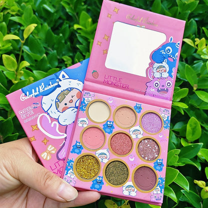 une palette de fards à paupière contenant 9 fards dans les teintes roses et dorées