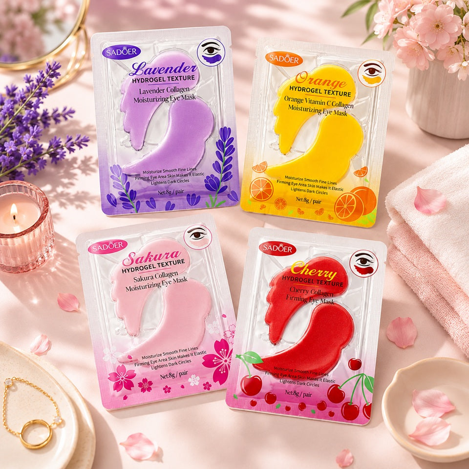Patchs hydrogel pour les yeux au collagène SADOER, parfums lavande, orange vitamine C, sakura et cerise, soins contour des yeux hydratants présentés dans un décor beauté pastel.