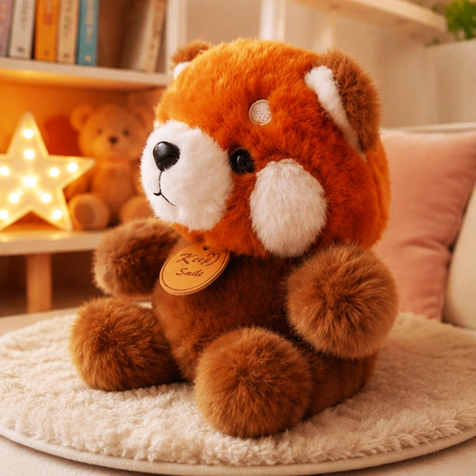 Peluche panda roux kawaii ultra douce avec fourrure moelleuse orange et marron, visage adorable et petites oreilles blanches. Cette peluche décorative est présentée dans une chambre cosy aux tons pastel avec une ambiance chaleureuse et cocooning. Idéale pour les câlins, la décoration de chambre kawaii ou comme cadeau mignon pour les amoureux des animaux adorables.