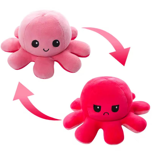 une peluche octopus réversible. D'un côté, une expression heureuse et joyeuse. De la'autre, une expression mécontente. Mignonne et originale, amusez-vous à la retourner selon votre humeur.