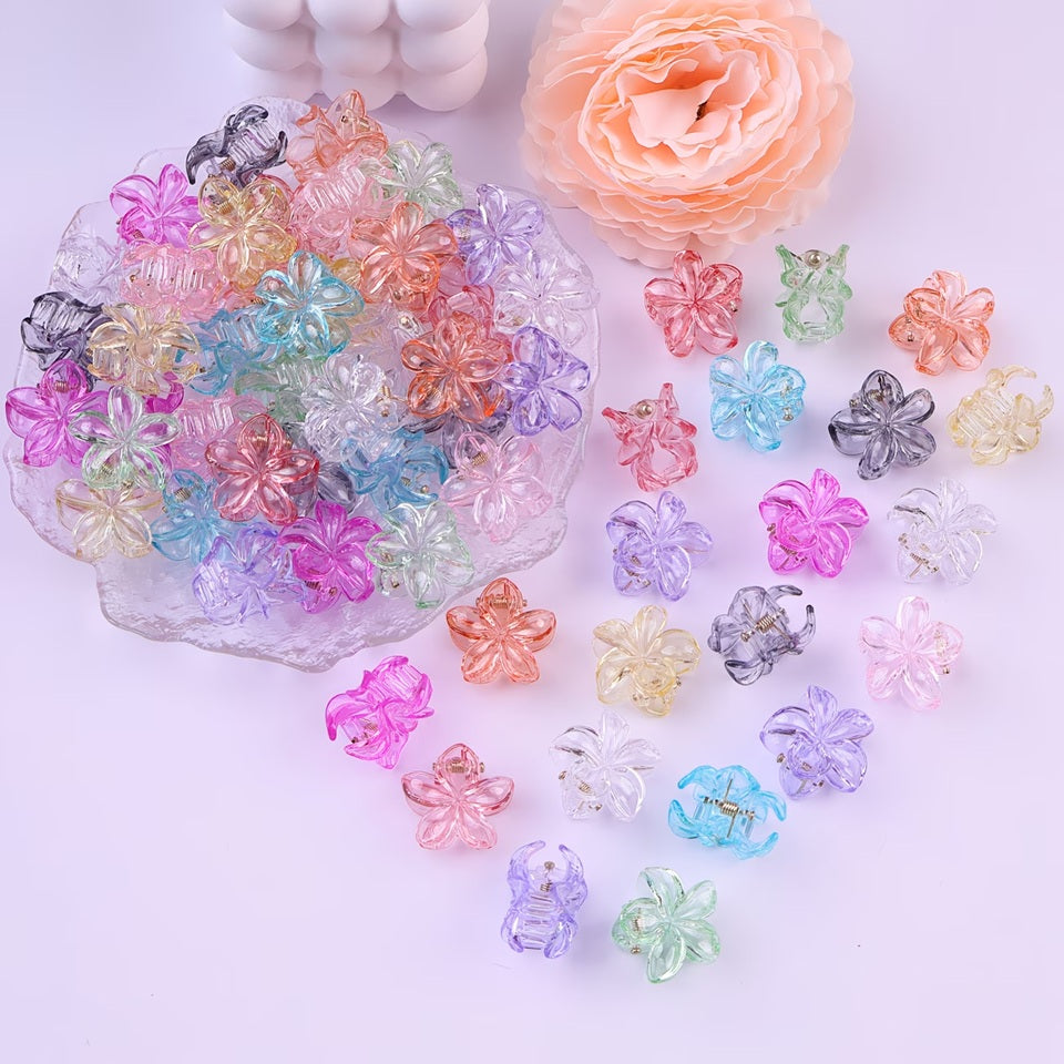 de jolies pinces à cheveux en forme de fleurs colorées transparentes. Elles habillent avec élégance et mignonnerie n'importe quelle coiffure. Look printanier et romantique garanti.