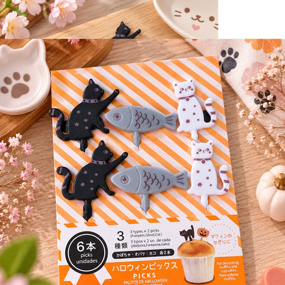 Lot de 6 pics décoratifs kawaii pour bento et apéritif, avec chats noirs, chats blancs et poissons gris, présenté dans son emballage au décor japonais.
