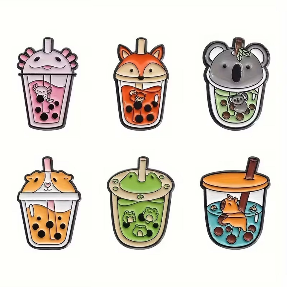 de jolis pin's en forme de bubble tea coloré et 'animaux qui pataugent dans le bubble tea. Le couvercle des pin's représente chaque animal. Ils sont trop mignons !
