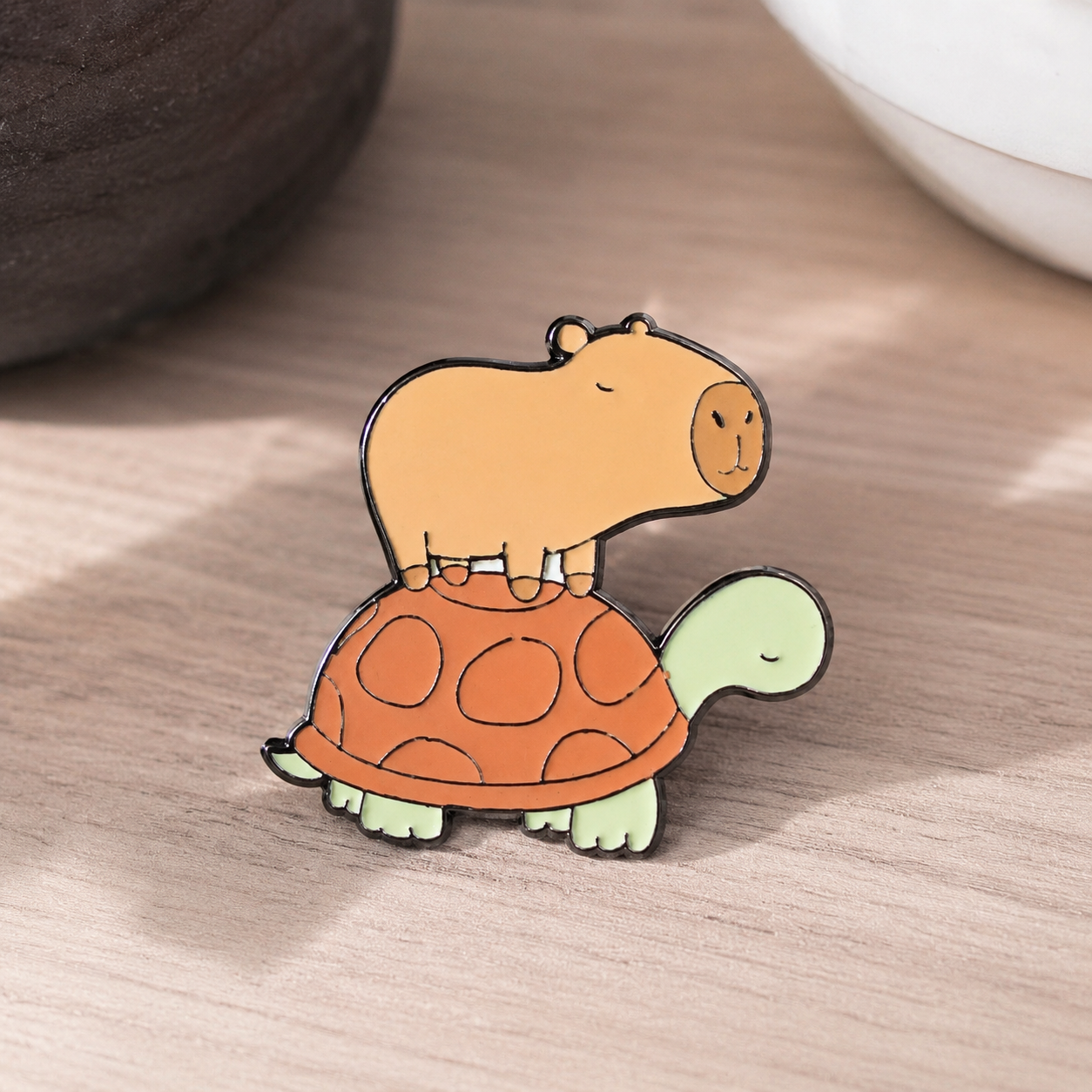 Pin's émail Capybara sur Tortue (PROMO -20%)