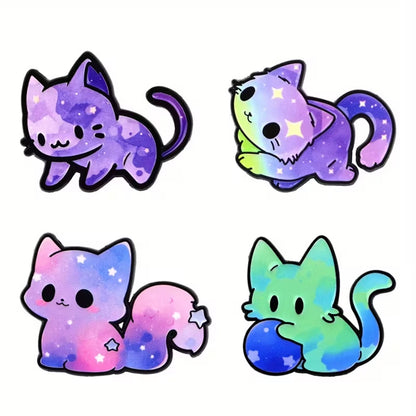 des jolis pin's en forme de chat et aux couleurs de la galaxie : vert, rose bleu, violet. Ils transcendent le caractère mystérieux et imprévu du chat.