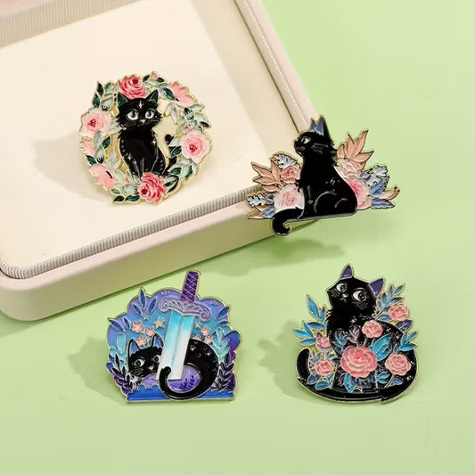 Pin's chat noir et fleurs (PROMO -12%)