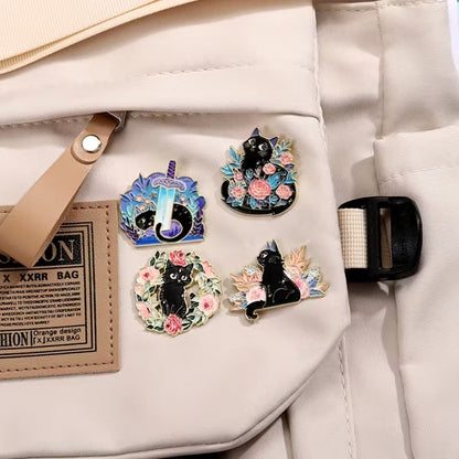 Pin's chat noir et fleurs (PROMO -12%)
