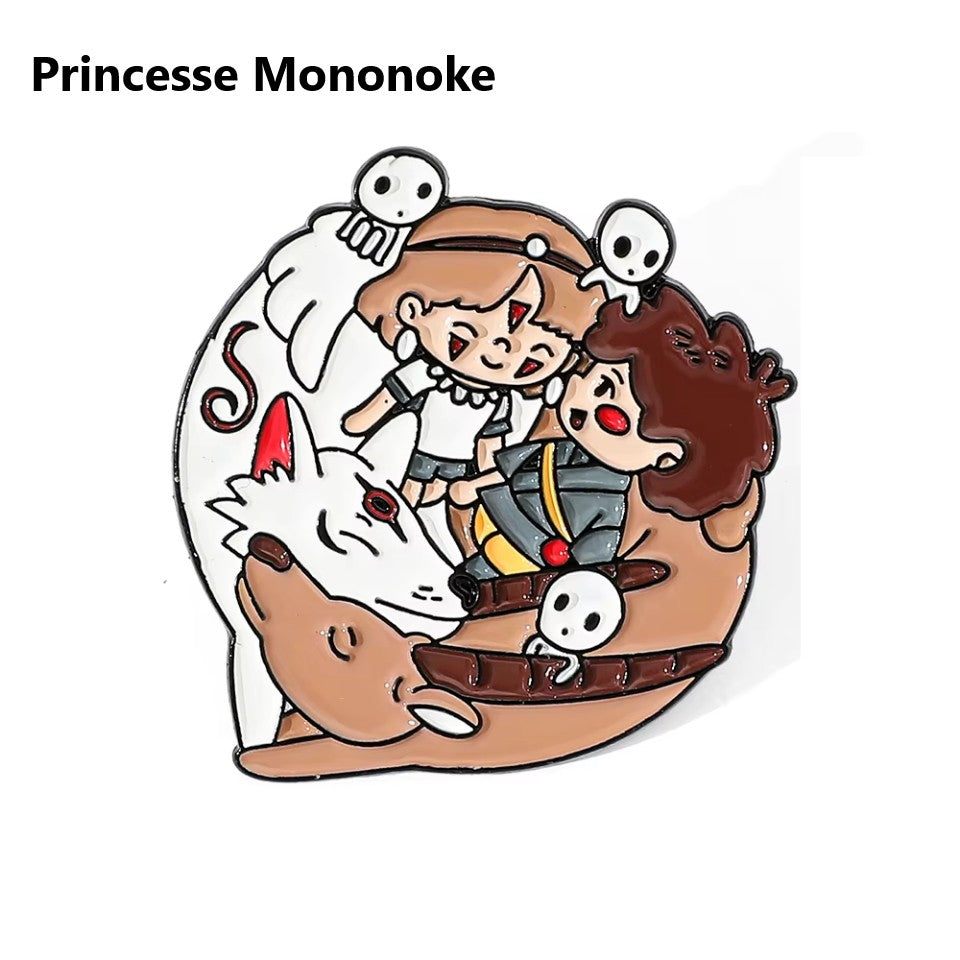 des pin's version chibi des films les plus populaires du Studio Ghibli : Kiki la petite sorcière, Princesse Mononoke, Le voyage de Chihiro, Ponyo sur la falaise et Le château ambulant. Idéal pour ajouter une touche original et pour les fans