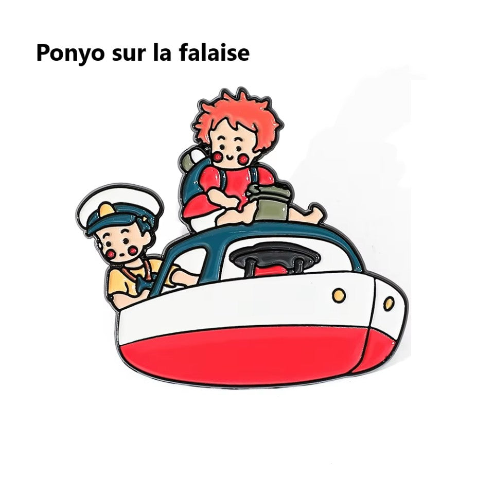 des pin's version chibi des films les plus populaires du Studio Ghibli : Kiki la petite sorcière, Princesse Mononoke, Le voyage de Chihiro, Ponyo sur la falaise et Le château ambulant. Idéal pour ajouter une touche original et pour les fans